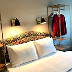 Sleepwell Nowy Swiat - Courtyard Entrance Ordynacka 14st Aparthotel Warschau