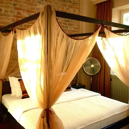 Ξενοδοχείο με διαμερίσματα Sleepwell Nowy Swiat - Courtyard Entrance Ordynacka 14St 4*