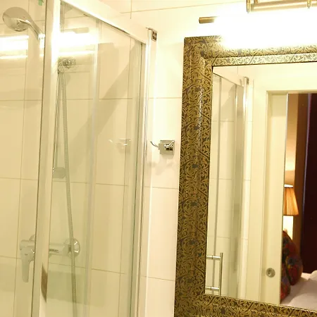 Sleepwell Nowy Swiat - Courtyard Entrance Ordynacka 14St