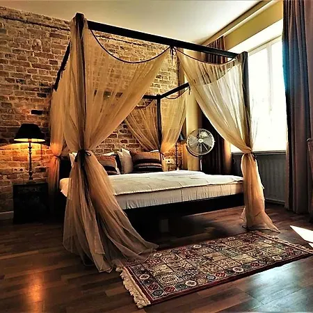 Sleepwell Nowy Swiat - Courtyard Entrance Ordynacka 14st