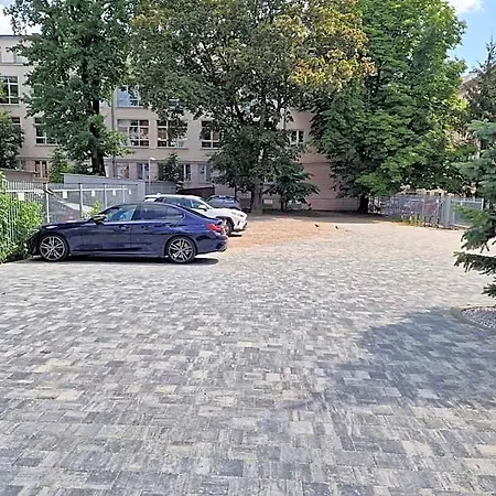 Sleepwell Nowy Swiat - Courtyard Entrance Ordynacka 14st Varsovie