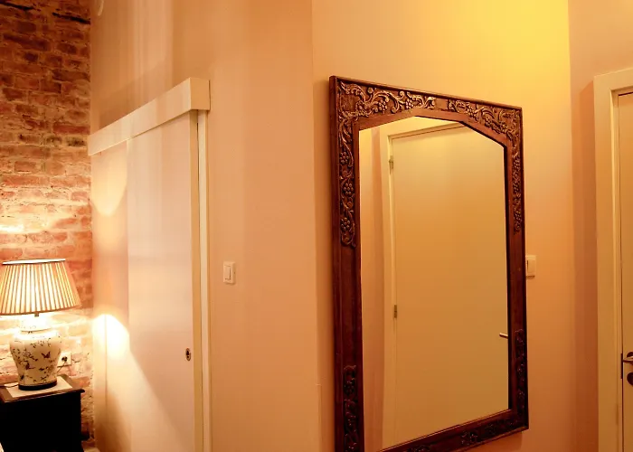 Ξενοδοχείο με διαμερίσματα Sleepwell Nowy Swiat - Courtyard Entrance Ordynacka 14st 4*